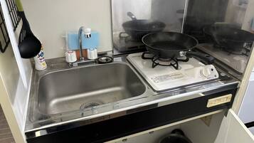 Fridge, microwave, stovetop, cookware/dishes/utensils