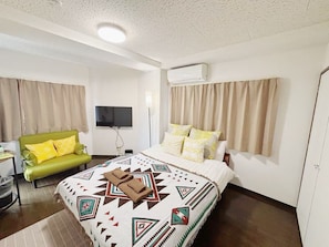 1 slaapkamer, een strijkplank/strijkijzer, gratis wifi, beddengoed