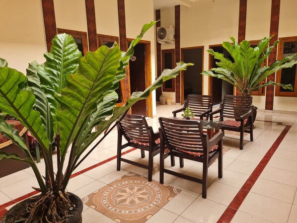 Lobby - Hotel O Arjuna Guest House Syariah (Asrikaton)