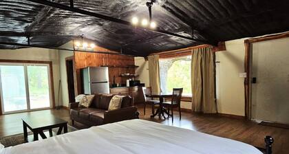 Turner Escape - Minutes from Turner Falls