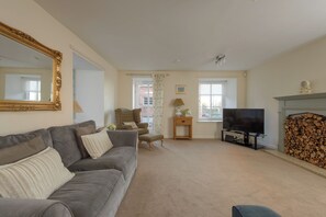 Flat-screen TV, DVD player - The Ice House (Edinburgh)