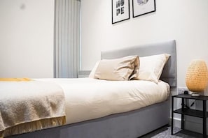 1 chambre, fer et planche à repasser, Wi-Fi gratuit, draps fournis