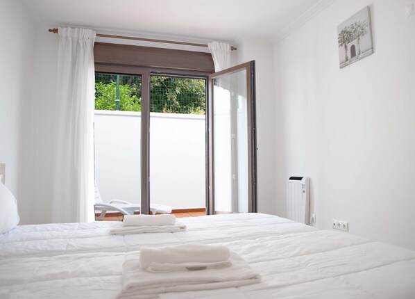 2 slaapkamers, een strijkplank/strijkijzer, gratis wifi, beddengoed