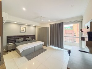 Studio, City View