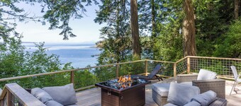 Sandy Beachfront, Hot Tub, Pet-Friendly, Kayaking