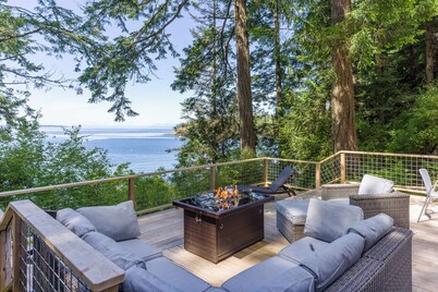 Sandy Beachfront, Hot Tub, Pet-Friendly, Kayaking