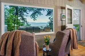 Interior - Sandy Beachfront, Hot Tub, Pet-Friendly, Kayaking (Orcas Island)
