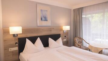 Basic-Doppelzimmer, Balkon, Bergblick | Zimmersafe, Schreibtisch, BĂŒgeleisen/BĂŒgelbrett, kostenloses WLAN