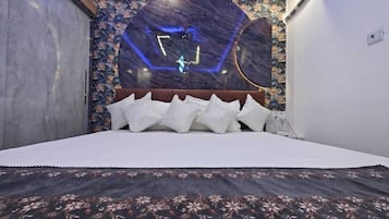 Classic Double Room | Desk, iron/ironing board, free WiFi