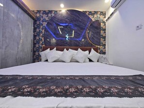 Classic Double Room | Desk, iron/ironing board, free WiFi