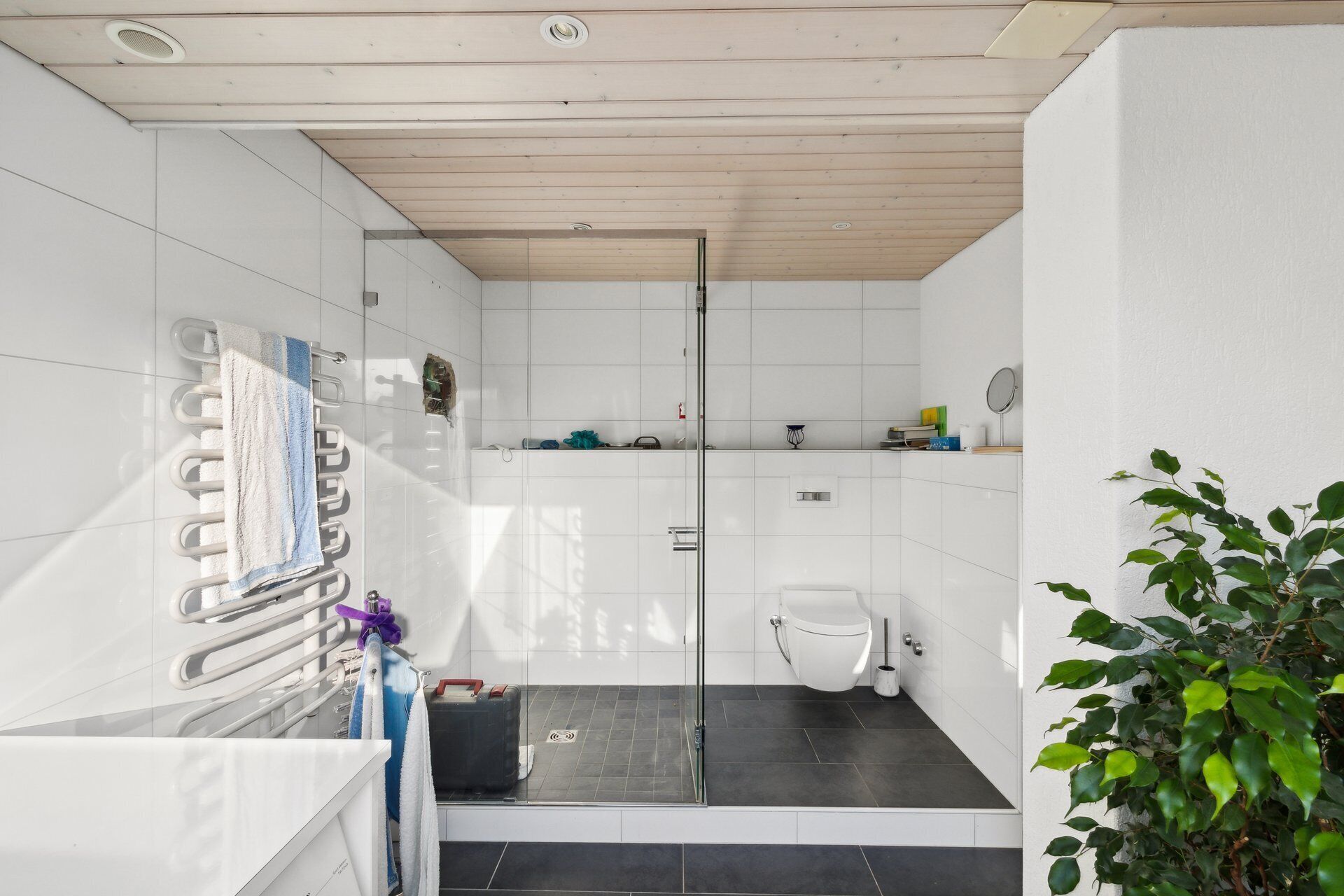 Superior Room, 2 Bedrooms, Garden View | Bathroom | Separate tub and shower, free toiletries, hair dryer, towels