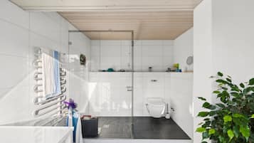 Superior Room, 2 Bedrooms, Garden View | Bathroom | Separate tub and shower, free toiletries, hair dryer, towels