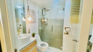 Shower, bidet, towels, soap