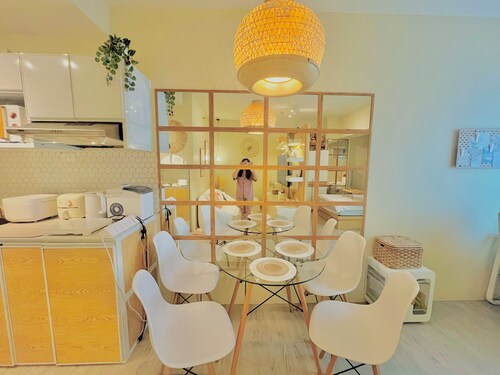 Charm Soleil Staycation- Cozy & Aesthetic, 1BR, Pool, WiFi+Netflix & Walk to SM