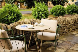 Terrace/patio - House of George W. Davies (Broadway)