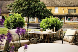 Terrace/patio - House of George W. Davies (Broadway)
