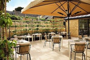 Terrace/patio - House of George W. Davies (Broadway)