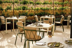 Terrace/patio - House of George W. Davies (Broadway)