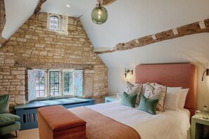 Comfort Double Room | Free WiFi - House of George W. Davies (Broadway)