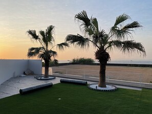 المنطقة المحيطة بالمنشأة