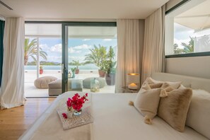 6 bedrooms, iron/ironing board, travel cot, free WiFi