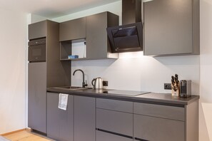 Kühlschrank, Mikrowelle, Geschirrspüler