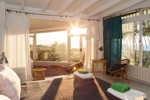 6 bedrooms, iron/ironing board, travel cot, free WiFi