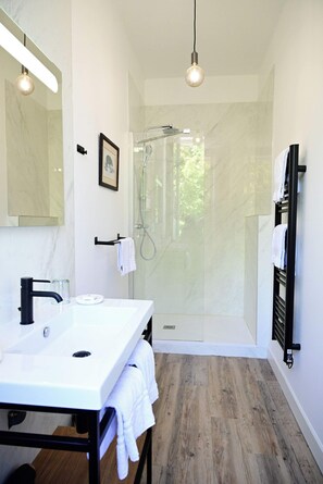 Hair dryer, towels - The exclusive Chambres du Pavillon (Lussac)