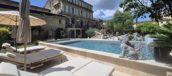 Le Pavillon (Privatization)