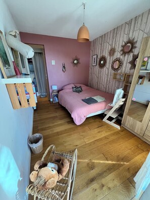 4 chambres, fer et planche à repasser, Wi-Fi, literie fournie