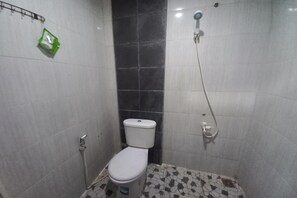 Deluxe Double Room | Bathroom - Hotel O S_qyu Stay (Semarang)