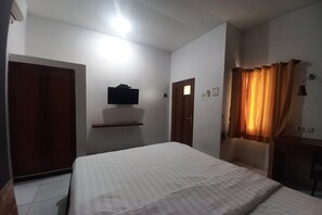 Desk, free WiFi, bed sheets