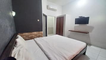 Deluxe tweepersoonskamer | Een bureau, gratis wifi, beddengoed