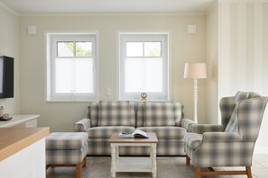 Una televisión, un reproductor estéreo