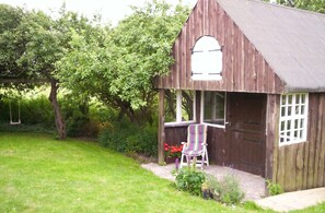 Property grounds - Ebb and flow - thatched roof house, garden, sauna (Galmsbüll)