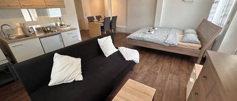 1 habitación, tabla de planchar con plancha, wifi gratis y ropa de cama