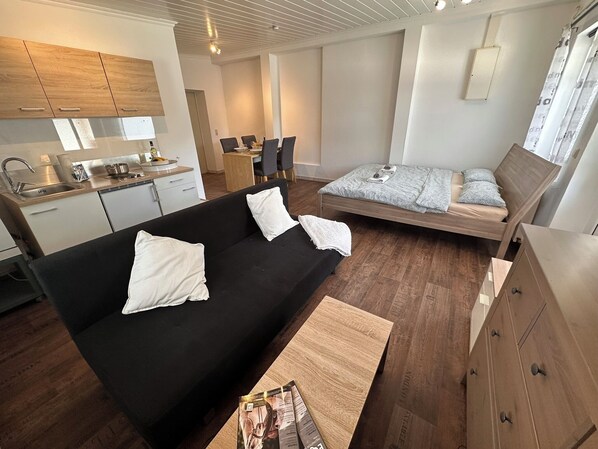 1 slaapkamer, een strijkplank/strijkijzer, gratis wifi, beddengoed