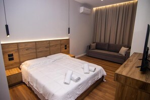 Soundproofing, free WiFi, bed sheets - BB The Garden (Durrës)