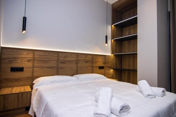 Free WiFi, bed sheets - BB The Garden (Durrës)