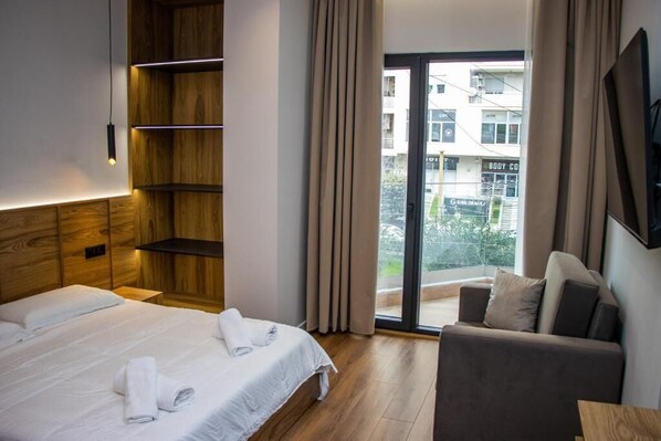 Free WiFi, bed sheets - BB The Garden (Durrës)