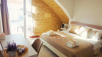 Luxury Room | Hypo-allergenic bedding, free WiFi