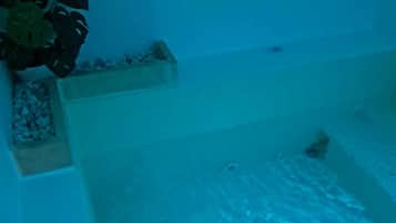 Private spa tub