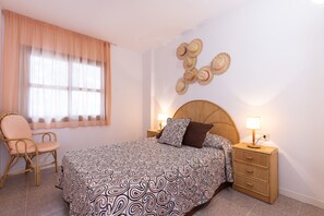 1 makuuhuone, silitysrauta/-lauta, vuodevaatteet