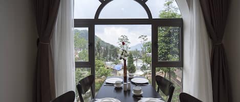 Deluxe Room, Balcony, City View | Soundproofing, free WiFi