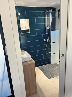 Handdukar, tvål och toalettpapper
