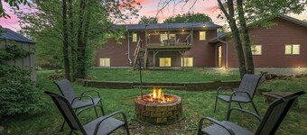 Stylish 3-Bedroom Lower-Townside Getaway I Firepit I  Deck I  Yard