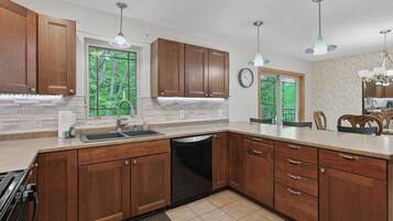 冰箱、微波炉、烤箱、炉灶