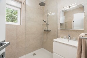 Shower, hair dryer, towels, soap - Luxury apartments Lun - Apt 3 (Lun)