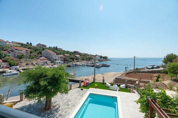 Udendørs pool