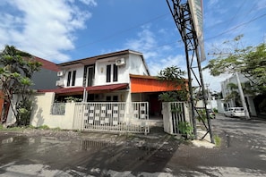 ด้านหน้าที่พัก